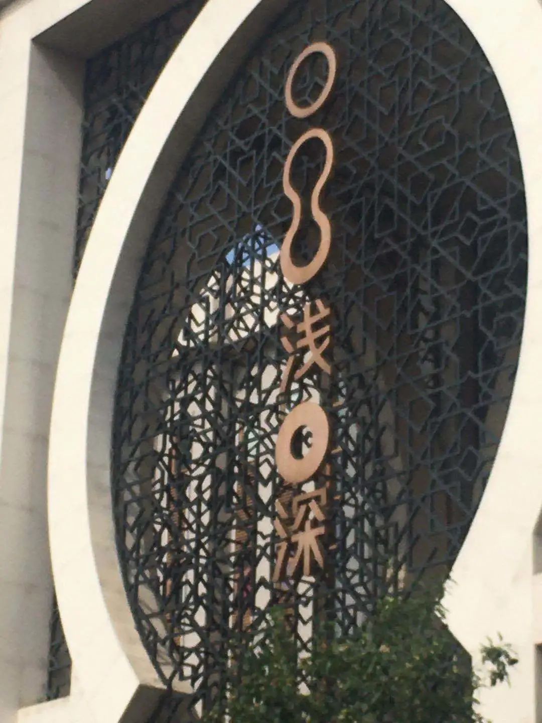 Can't go swimming today because I'm a foreigner.