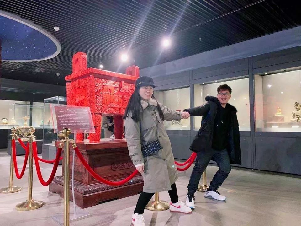 When Humans Act Like Viruses