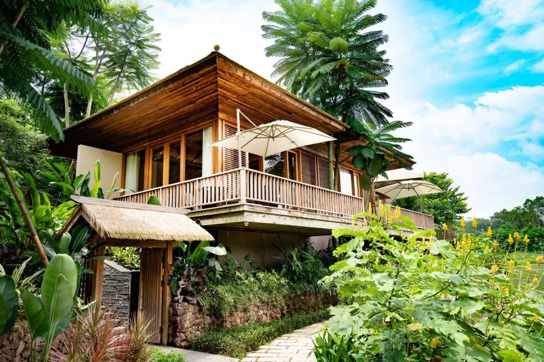 ​Foreigners In Chinese Hotels